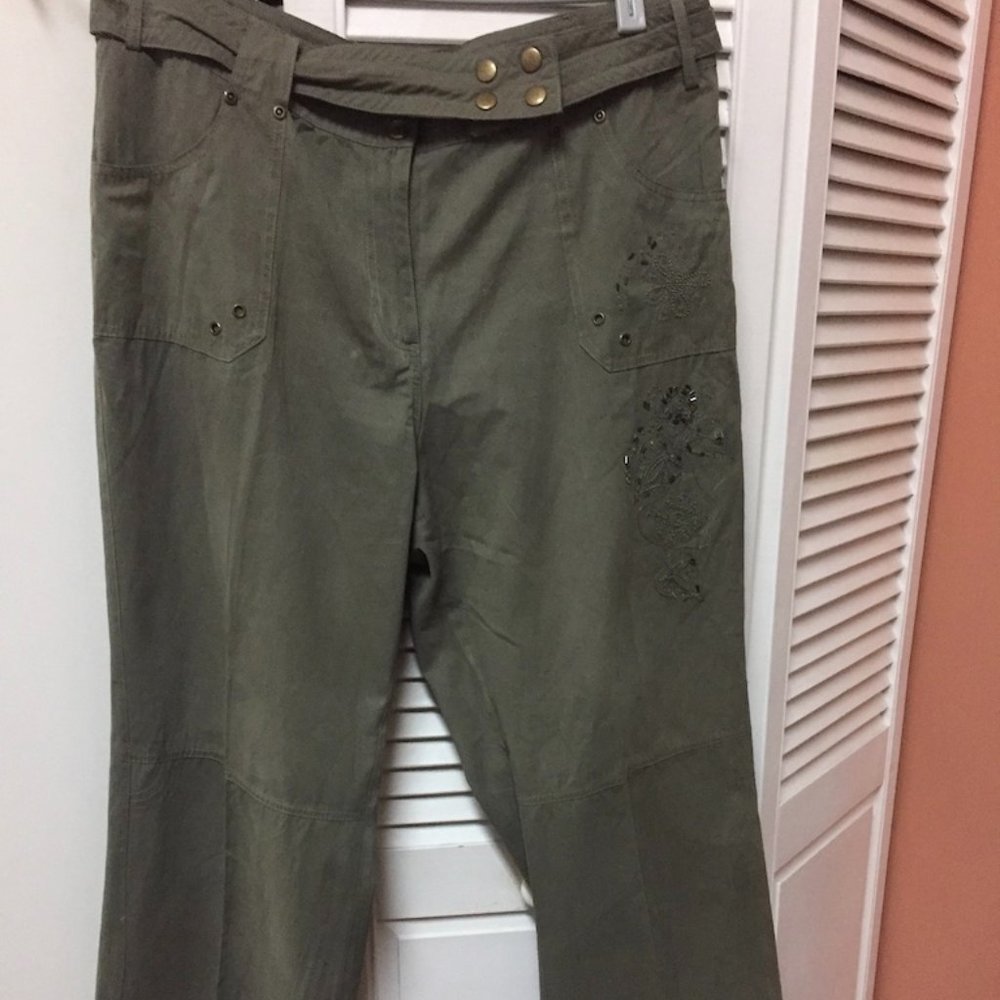 NEW LISTING Dressy summer pants